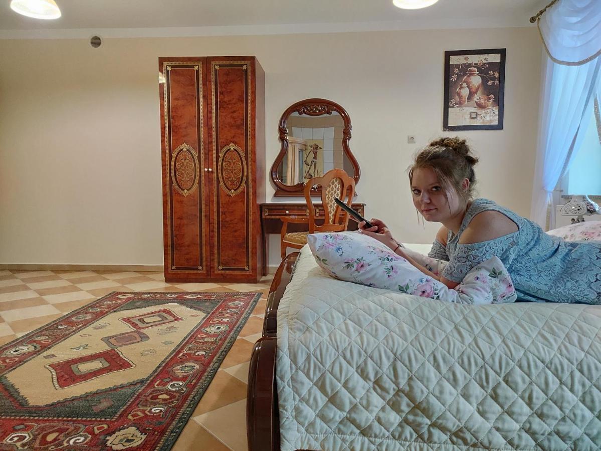 Dwor Bartnika Bed & Breakfast Narewka Dış mekan fotoğraf